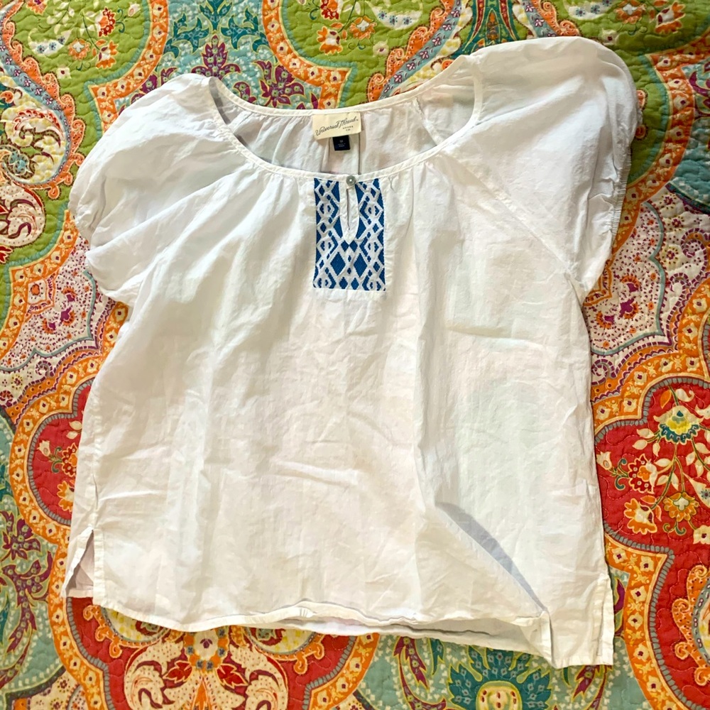 Universal Thread top, size M